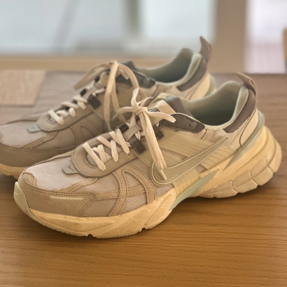 NIKE V2K Run Sneaker